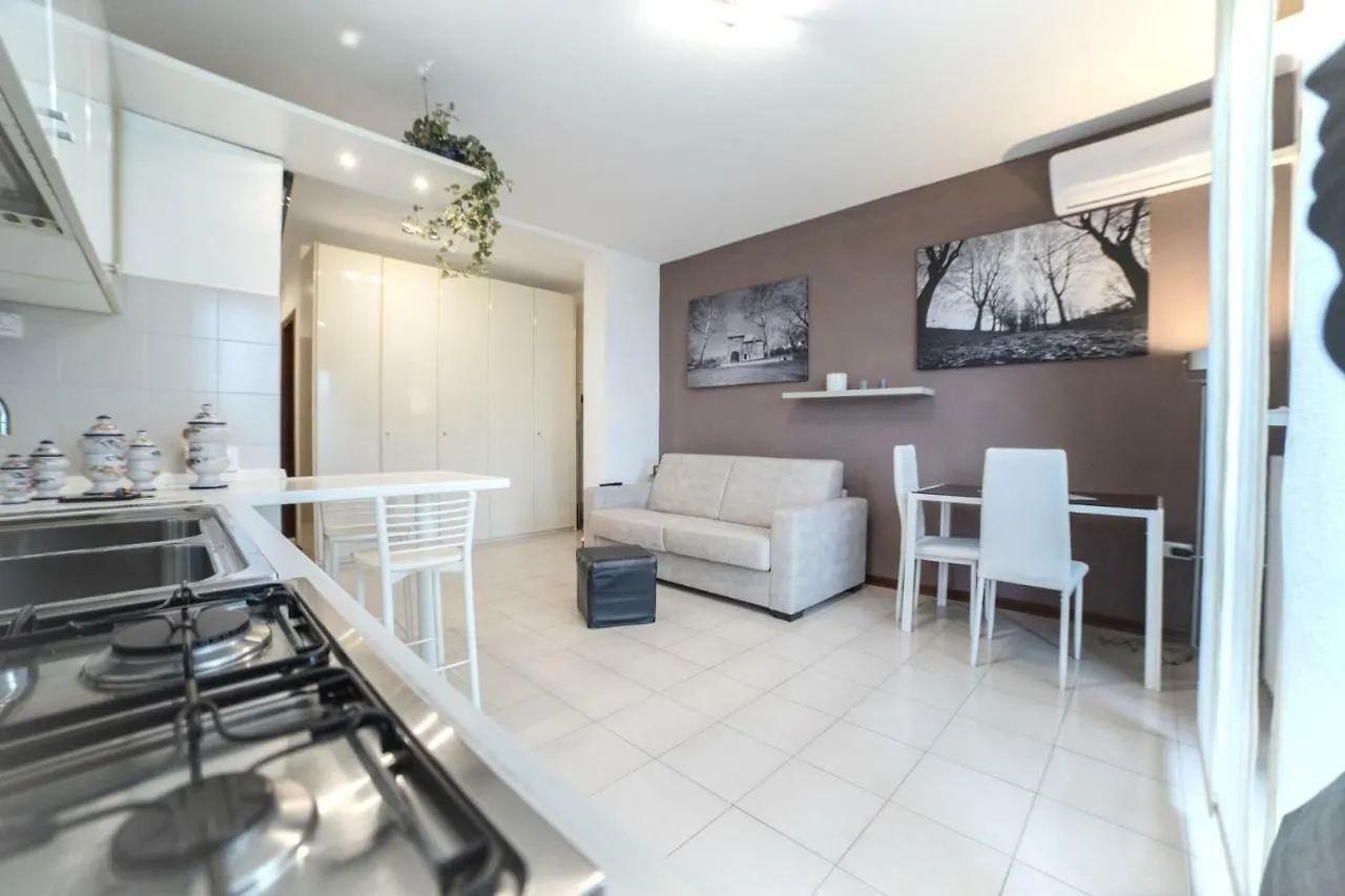 Little Ferrara Apartment Italy