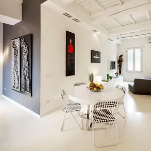 Charming Flat In Centro A Con Posto Auto Hébergement de vacances